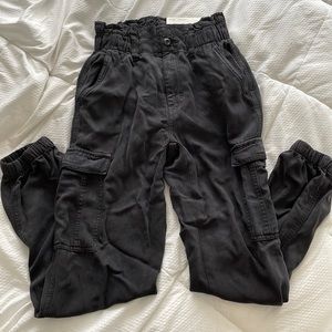 American eagle super hi-rise black cargo pants - 000 23 waist, short length